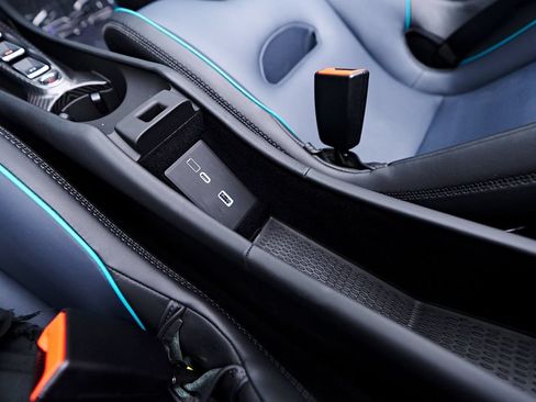 Used 2025 McLaren Artura Spider RWD image 34