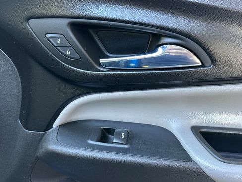 Certified 2019 Chevrolet Equinox LS image 22