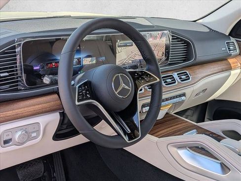 New 2026 Mercedes-Benz GLS 450 4MATIC image 3