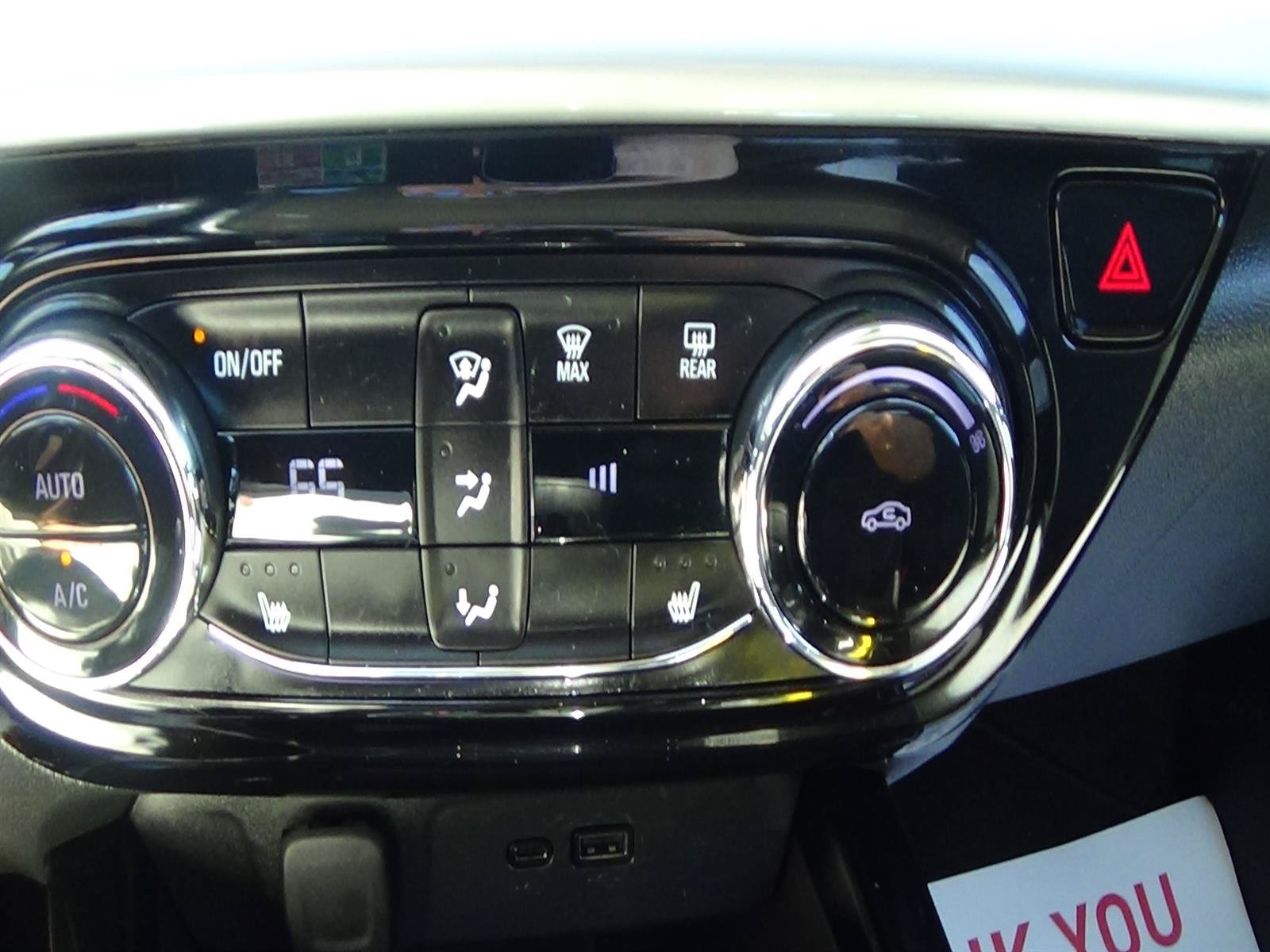 Used 2025 Chevrolet Trax LT w/ LT Convenience Package FWD image 27