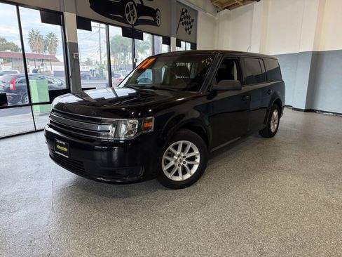 Used 2017 Ford Flex SE image 3