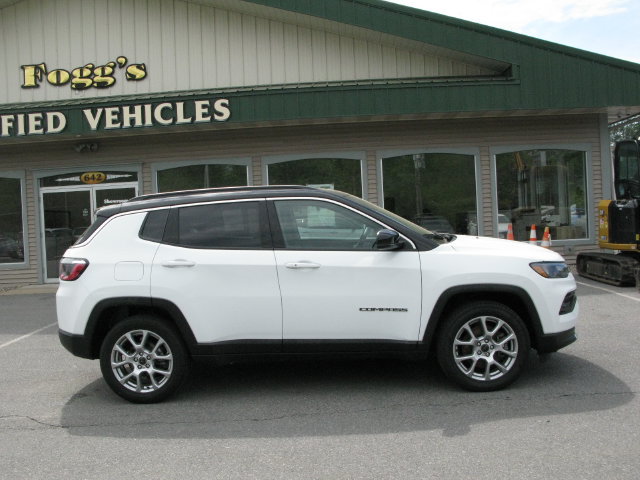 Used 2025 Jeep Compass Limited AWD/4WD image 3