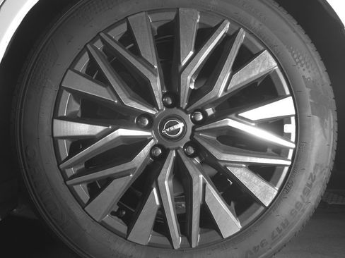 Used 2025 Nissan Altima 2.5 SV FWD image 13