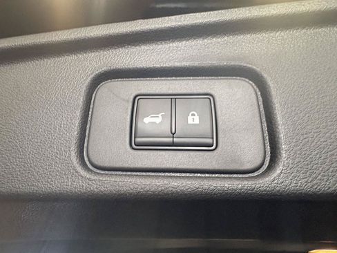 Used 2025 Nissan Pathfinder Platinum w/ Cargo Package AWD/4WD image 19