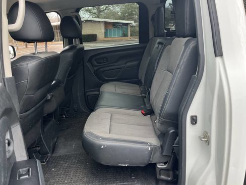 Used 2017 Nissan Titan S image 12