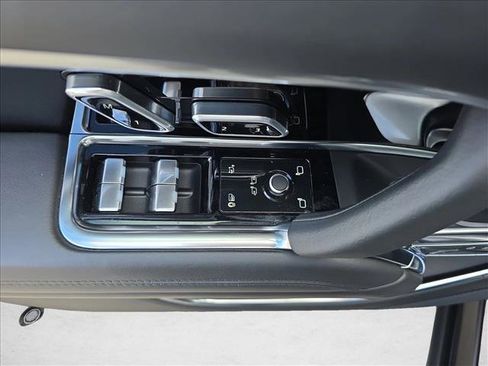 Used 2023 Land Rover Range Rover Long Wheelbase SE image 30