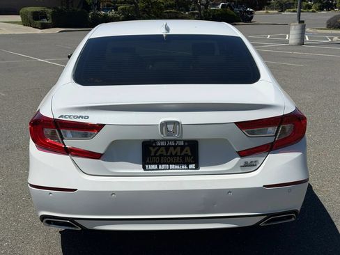 Used 2021 Honda Accord Touring image 4