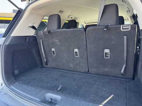 Used 2024 Nissan Pathfinder S FWD image 22
