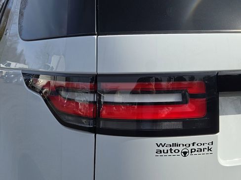 Used 2019 Land Rover Discovery HSE image 10