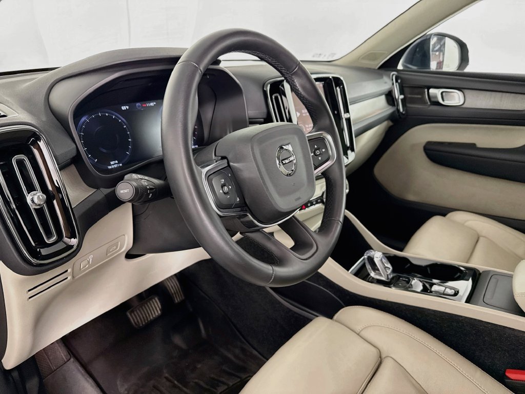 Used 2022 Volvo XC40 T5 Inscription w/ Advanced Package AWD/4WD image 4