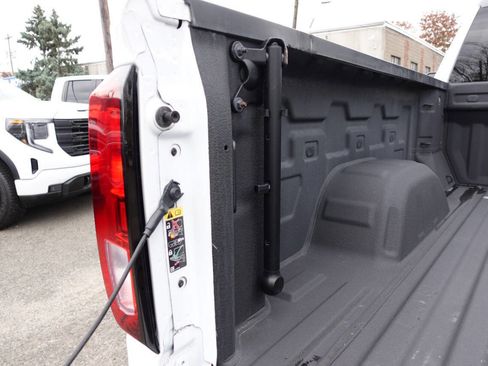 Used 2022 GMC Sierra 1500 SLE w/ X31 Off-Road Package image 28