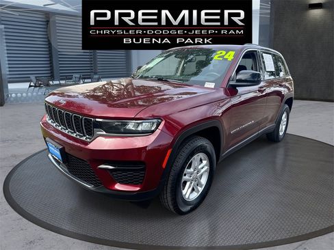 Certified 2024 Jeep Grand Cherokee Laredo image 1