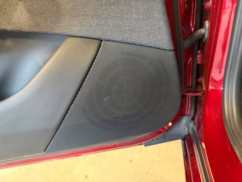 Used 2025 Tesla Model S image 27