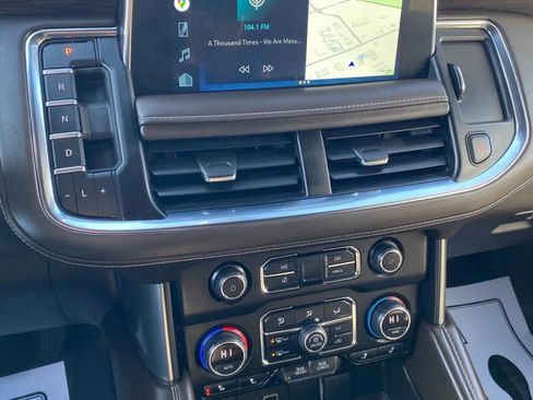 Used 2022 Chevrolet Suburban LT w/ LT Signature Plus Package image 15