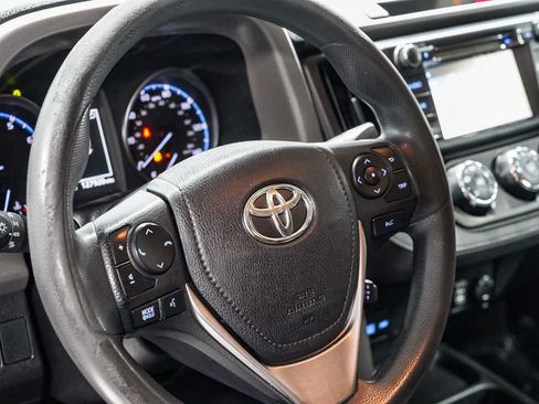 Used 2018 Toyota RAV4 LE w/ Carpet Mat Package FWD image 20