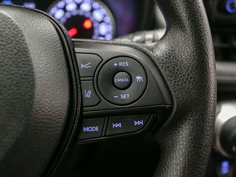 Used 2021 Toyota RAV4 XLE AWD/4WD image 31