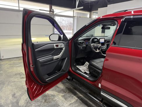 Used 2021 Ford Explorer Limited image 10