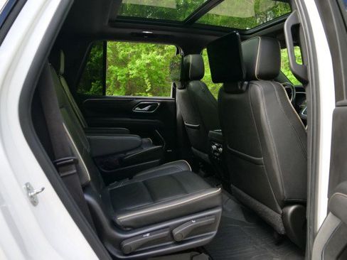 Used 2022 GMC Yukon SLT w/ SLT Premium Package image 33