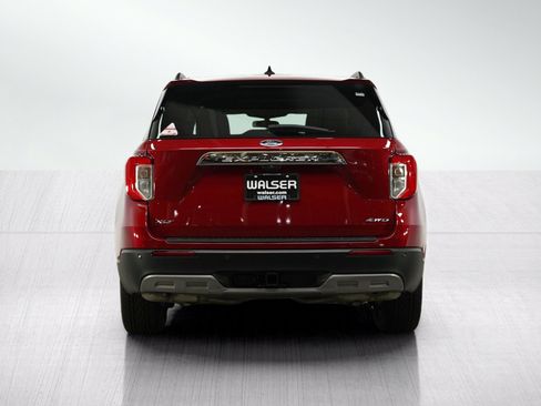 Used 2022 Ford Explorer XLT w/ Equipment Group 202A AWD/4WD image 4