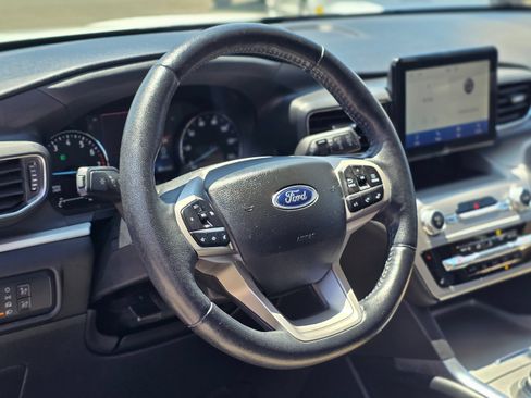 Used 2022 Ford Explorer XLT w/ Equipment Group 202A AWD/4WD image 15
