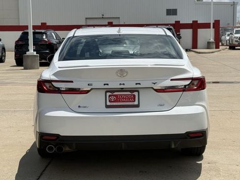 Used 2025 Toyota Camry SE FWD image 3