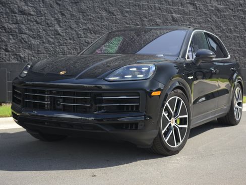 Certified 2025 Porsche Cayenne S AWD/4WD image 46