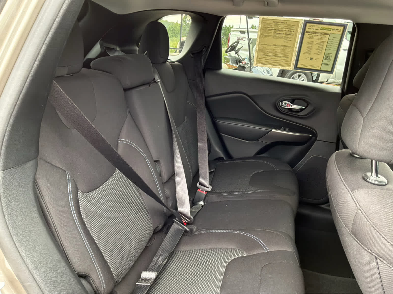 Used 2020 Jeep Cherokee Latitude FWD image 21