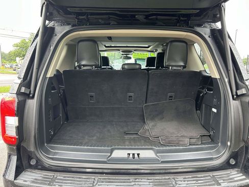 Used 2023 Ford Expedition XLT RWD image 14