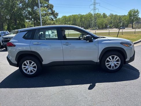 Used 2025 Toyota Corolla Cross L image 6