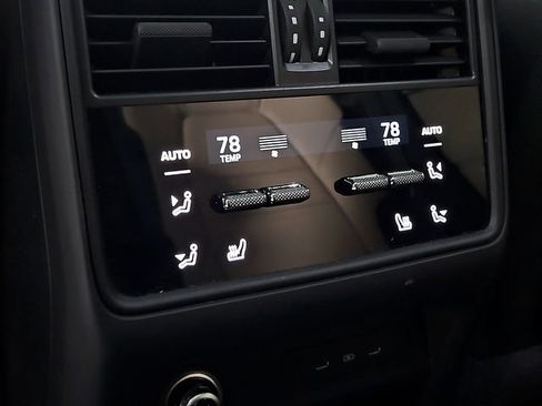 Used 2025 Porsche Cayenne Base image 11