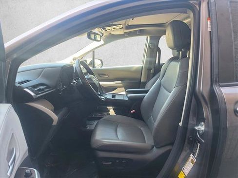 Used 2023 Toyota Sienna XLE w/ XLE Plus Package FWD image 10