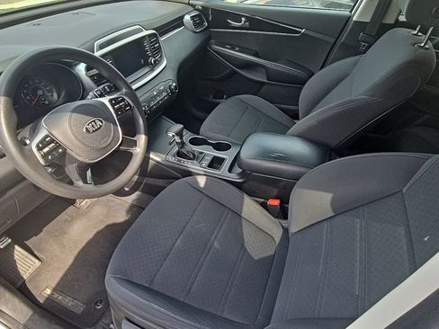 Used 2019 Kia Sorento L image 12