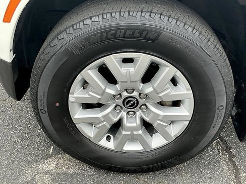 Used 2023 Nissan Frontier SV w/ SV Convenience Package image 7