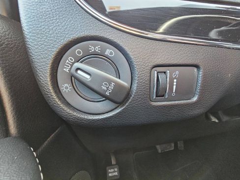 Used 2018 Dodge Grand Caravan SE image 15