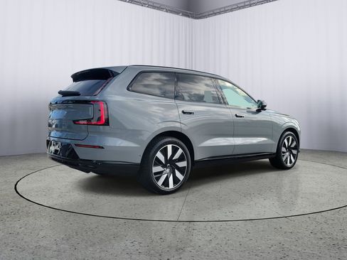 New 2025 Volvo EX90 Ultra image 2