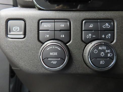 Used 2025 Chevrolet Silverado 2500 LTZ w/ LTZ Plus Package image 65