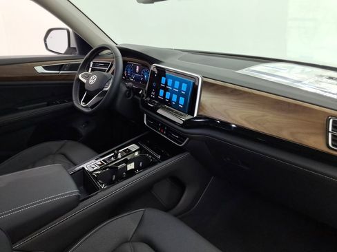 Certified 2026 Volkswagen Atlas SE w/ Panoramic Sunroof Package FWD image 23