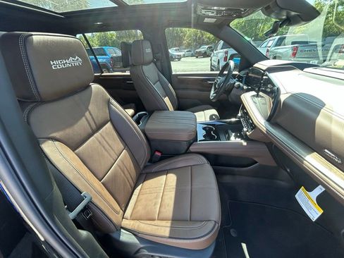 New 2026 Chevrolet Suburban High Country AWD/4WD image 24