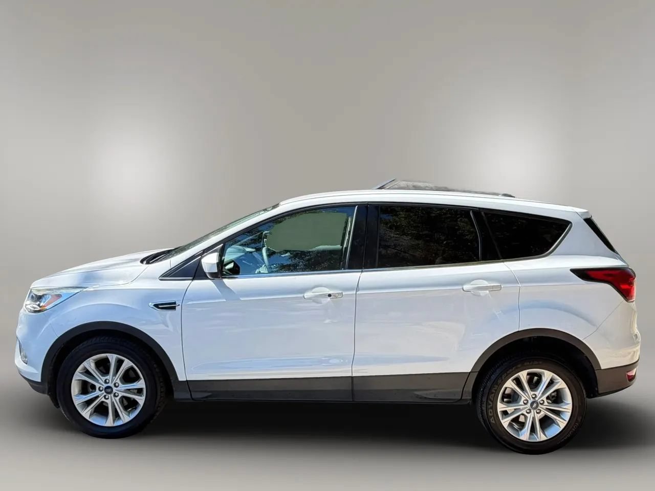 Used 2019 Ford Escape SE FWD image 3