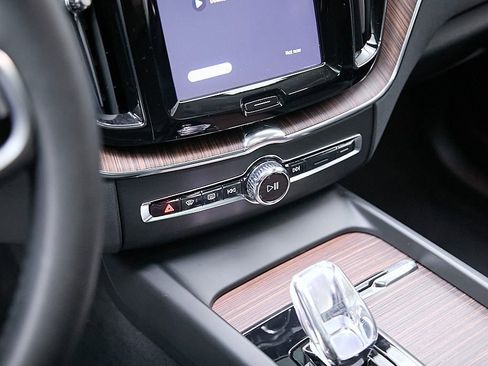 Certified 2023 Volvo XC60 B6 Ultimate w/ Protection Package Premier image 15