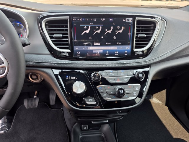 New 2027 Chrysler Pacifica Select AWD/4WD image 20
