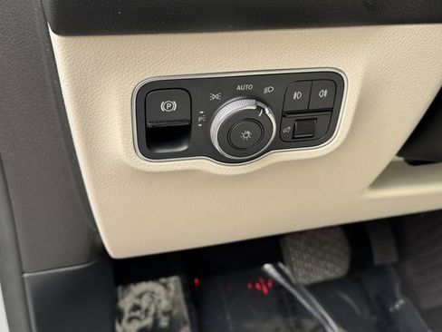 Used 2021 Mercedes-Benz GLB 250 image 18