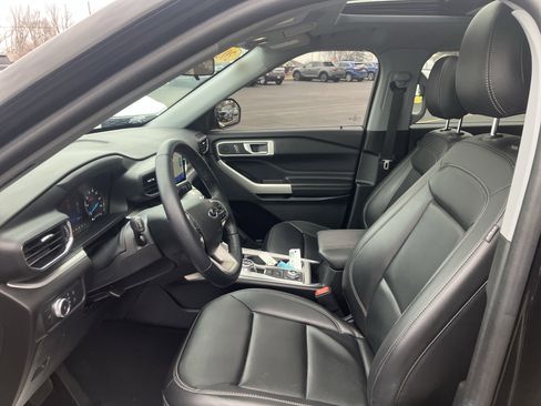 Used 2022 Ford Explorer XLT w/ Equipment Group 202A image 20