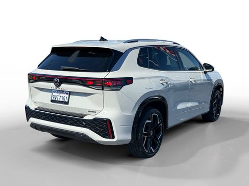 Certified 2025 Volkswagen Tiguan SEL R-Line AWD/4WD image 5