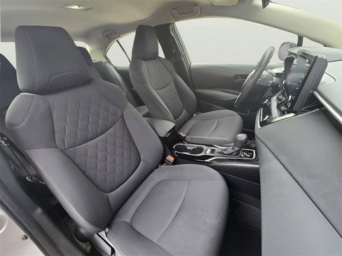 Used 2022 Toyota Corolla LE image 9