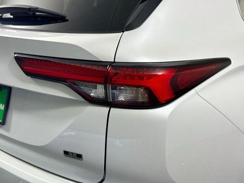 Used 2023 Mitsubishi Outlander SE Black Edition FWD image 32