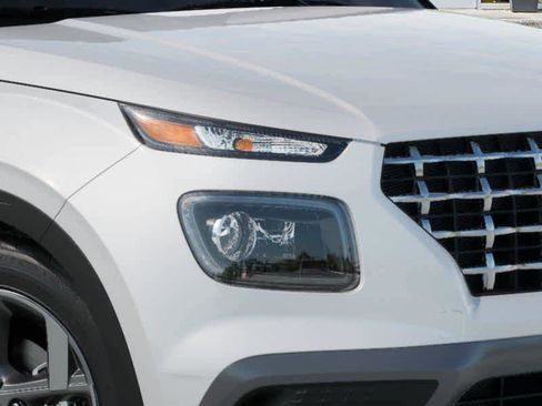 New 2025 Hyundai Venue SEL image 9