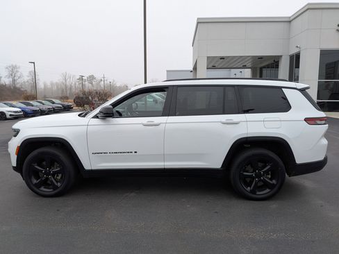 Used 2023 Jeep Grand Cherokee L Laredo image 8