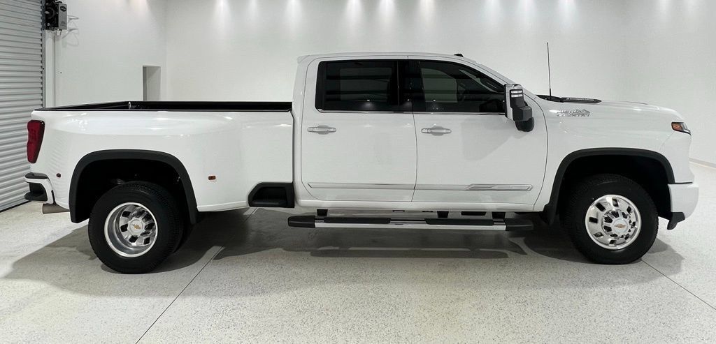 Used 2024 Chevrolet Silverado 3500 High Country AWD/4WD image 6
