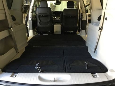 Used 2022 Chrysler Pacifica Touring-L image 47